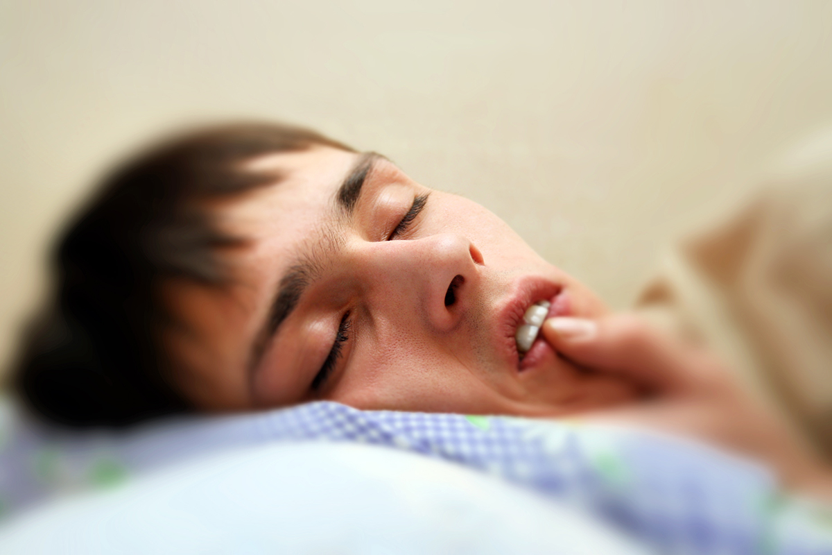 Почему спящие скрипят зубами