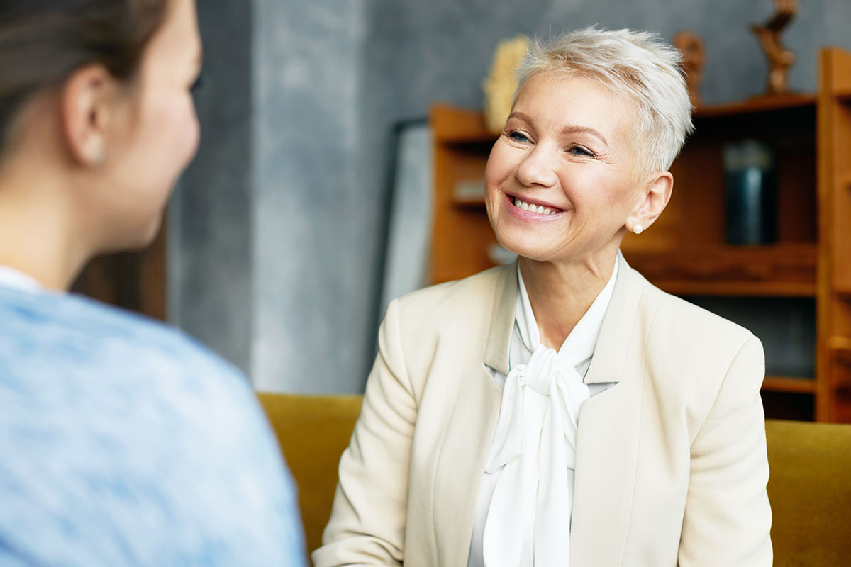 detox center specialist meeting with woman about help during a pandemic